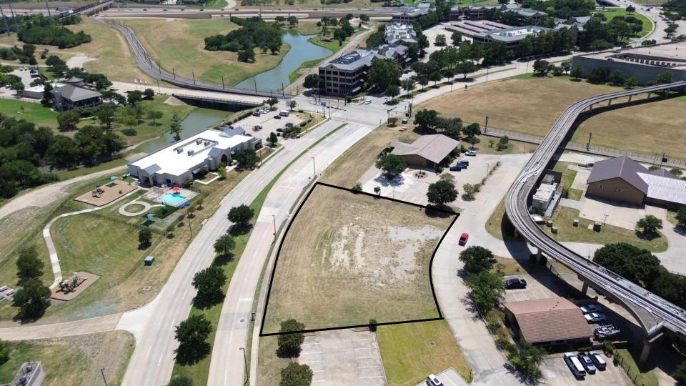 1611 Riverside Dr, Irving, TX à vendre - Photo de l’immeuble – Image 3 sur 6