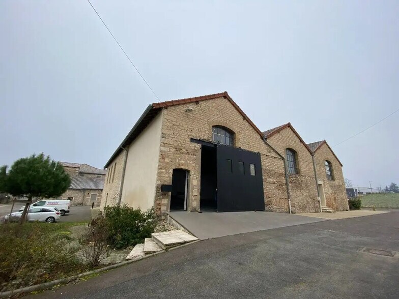 Local d’activités dans Tournus à louer - Photo de l’immeuble – Image 3 sur 6