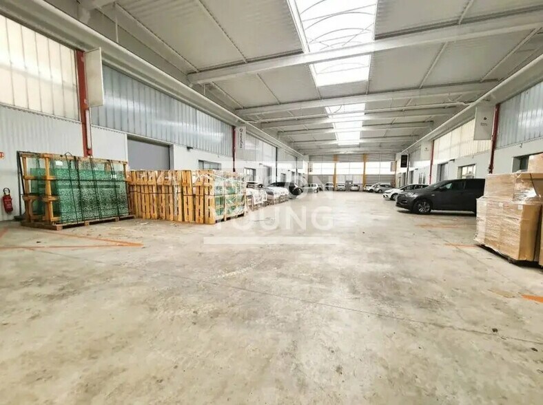 Local d’activités dans Palaiseau à louer - Photo de l’immeuble – Image 2 sur 4