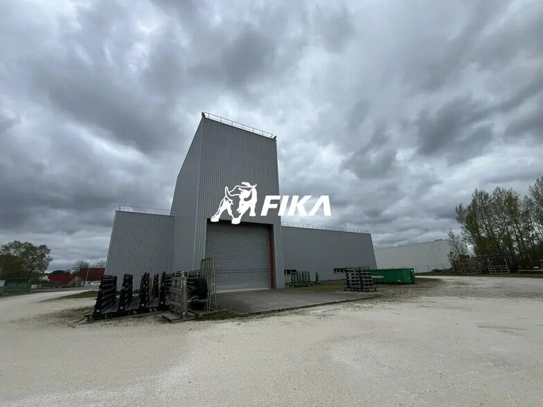 Local d'activités dans Saint-André-de-Cubzac à vendre - Photo de l’immeuble – Image 1 sur 11