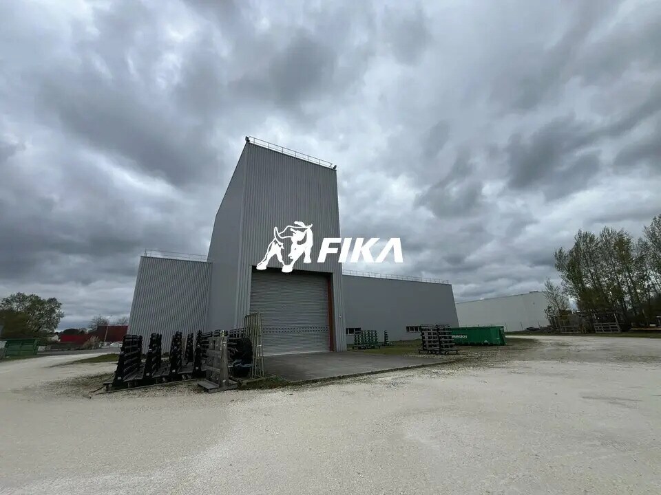 Local d'activités dans Saint-André-de-Cubzac à vendre Photo de l’immeuble– Image 1 sur 12