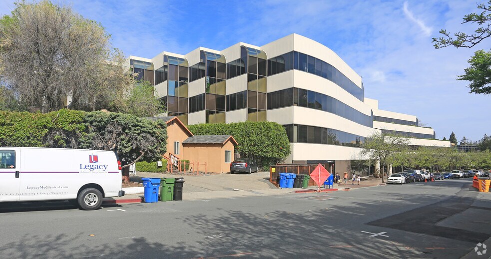 1600 Riviera Ave, Walnut Creek, CA à louer - Photo de l’immeuble – Image 2 sur 4
