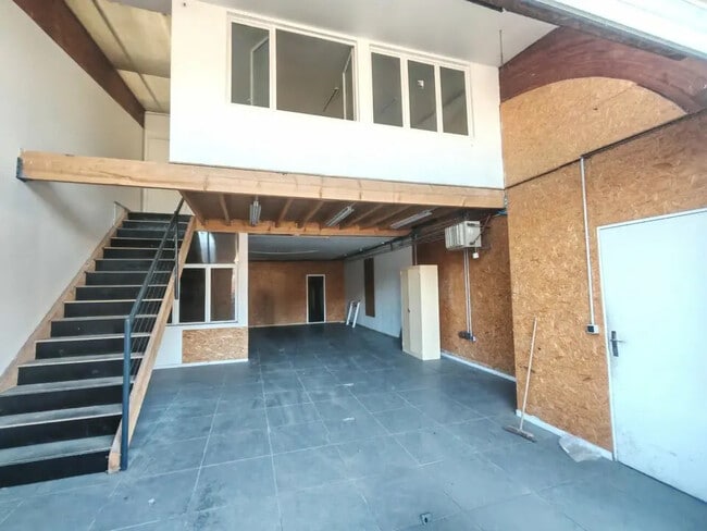 Plus de détails pour Industriel/Logistique à louer