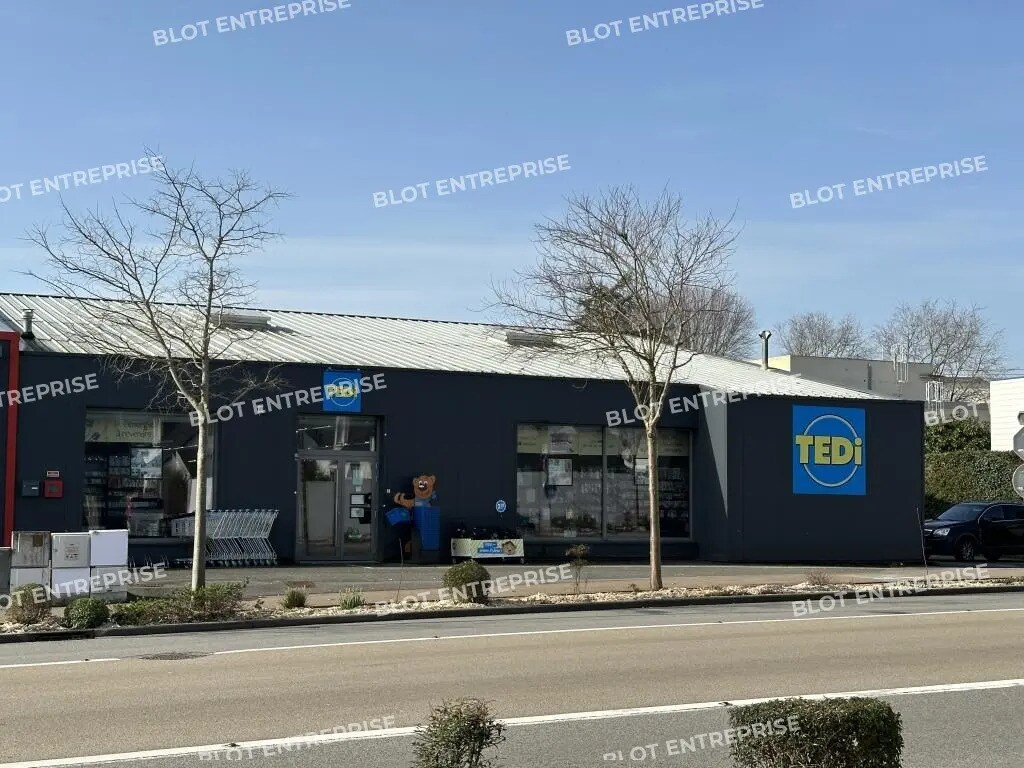 Local commercial dans Lorient à louer Photo de l’immeuble– Image 1 sur 4