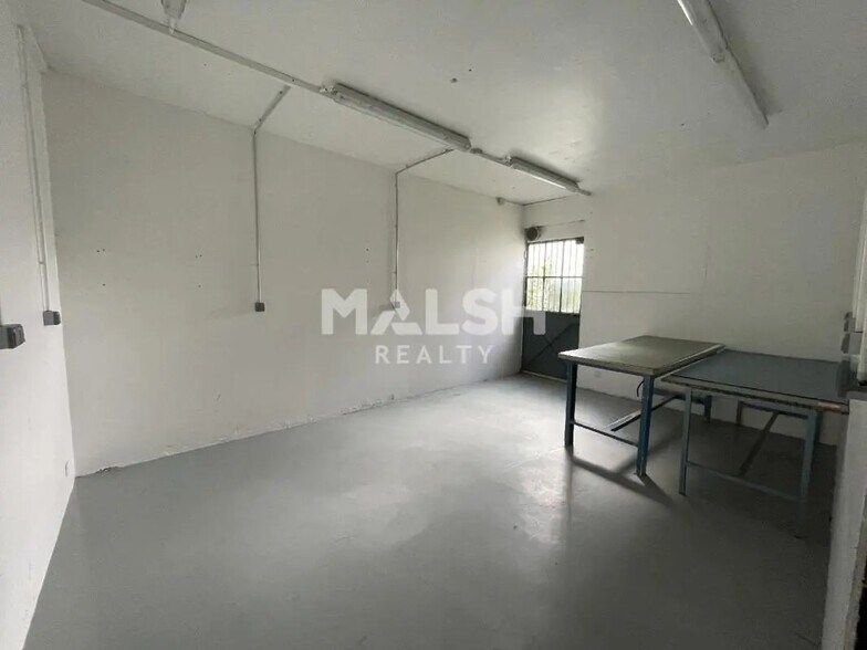 Local d’activités dans Vaulx-en-Velin à louer - Photo de l’immeuble – Image 3 sur 7