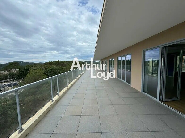 Bureau dans SOPHIA ANTIPOLIS à louer - Photo de l’immeuble – Image 2 sur 6