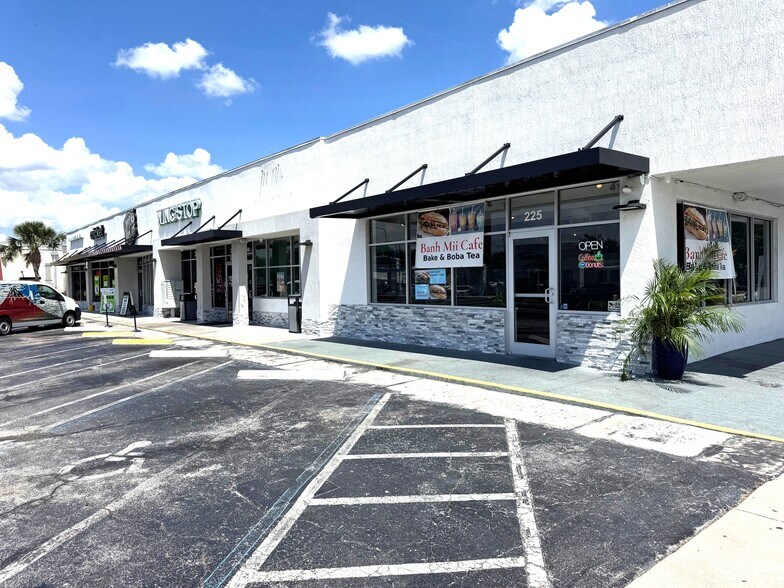 211 E Michigan St, Orlando, FL à louer - Photo de l’immeuble – Image 3 sur 3