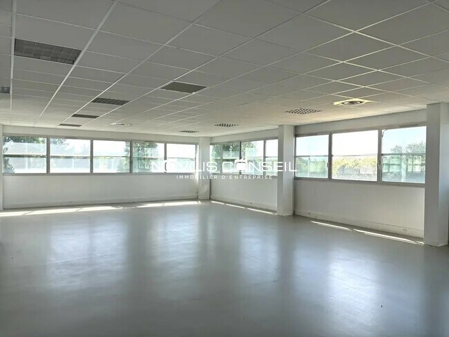 Plus de détails pour Bureau à louer