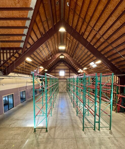 1003/1005/1007 Gravenstein Hwy portefeuille de 3 biens à vendre sur LoopNet.fr - Photo intérieure – Image 2 sur 12