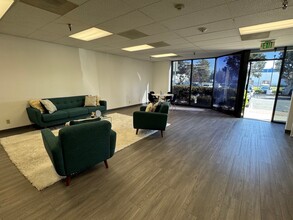 9400-9430 Topanga Canyon Blvd, Chatsworth, CA à louer Photo de l’immeuble– Image 2 sur 5