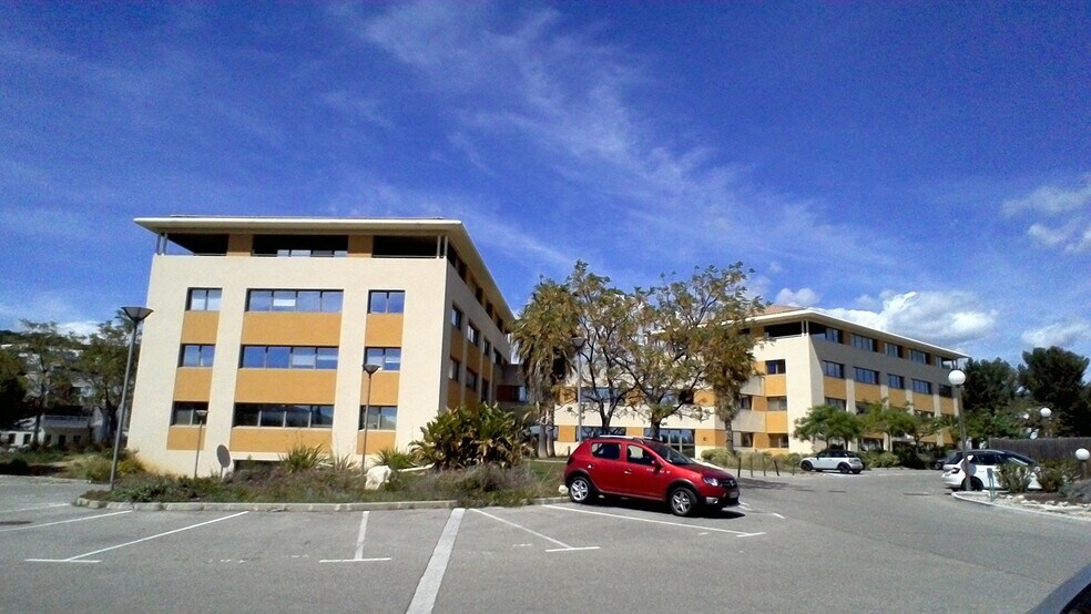 515 Avenue De La Tramontane, La Ciotat à louer - Photo de l’immeuble – Image 2 sur 2