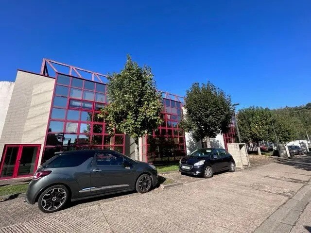Bureau dans Le Creusot à louer - Photo de l’immeuble – Image 1 sur 7