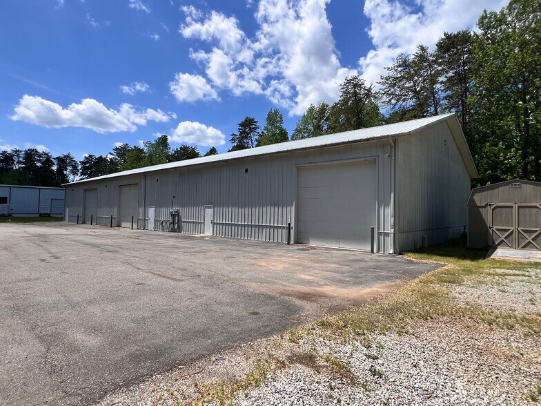 2354 Warehouse Ln, Goochland, VA à louer - Photo de l’immeuble – Image 2 sur 9