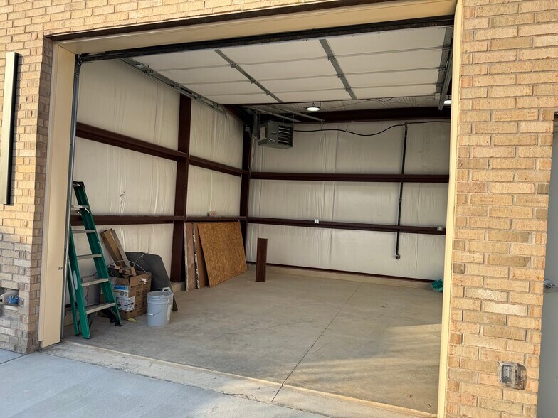 4417 NW 39th St, Oklahoma City, OK à louer - Photo de l’immeuble – Image 2 sur 4