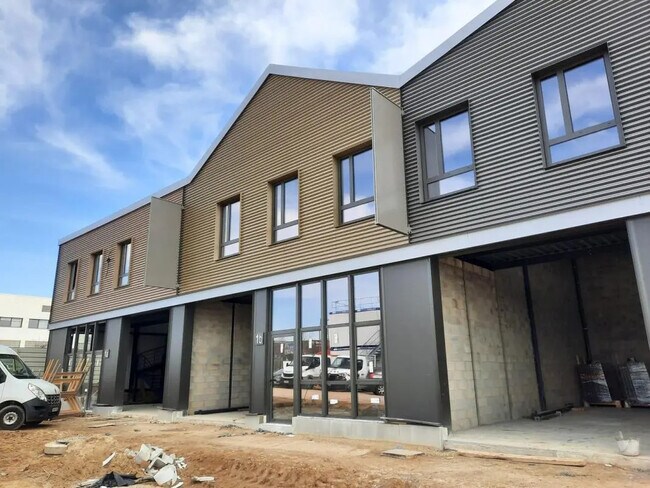 Plus de détails pour Bureau, Industriel/Logistique à louer