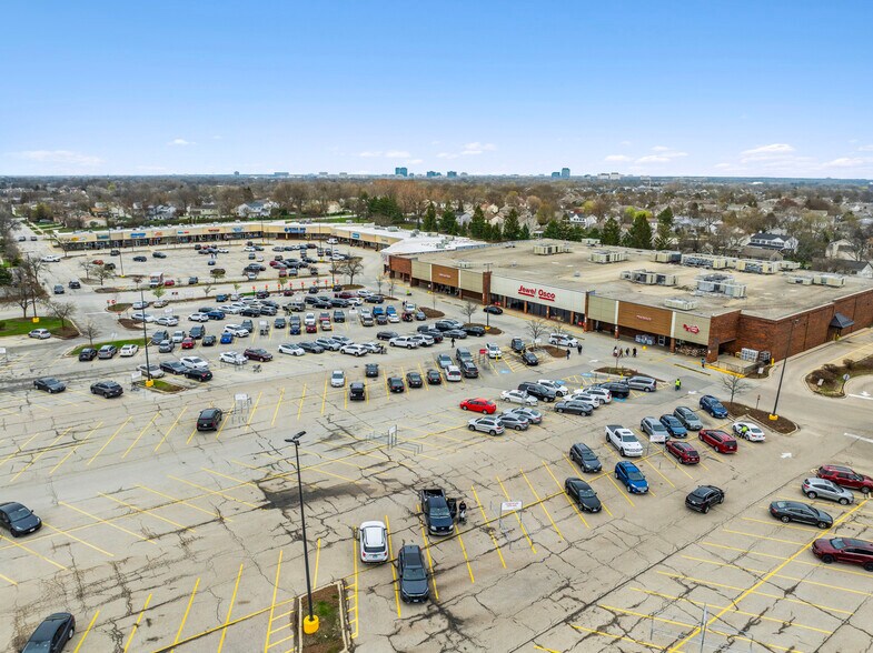 1023-1127 S Roselle Rd, Schaumburg, IL à vendre - Photo de l’immeuble – Image 3 sur 17