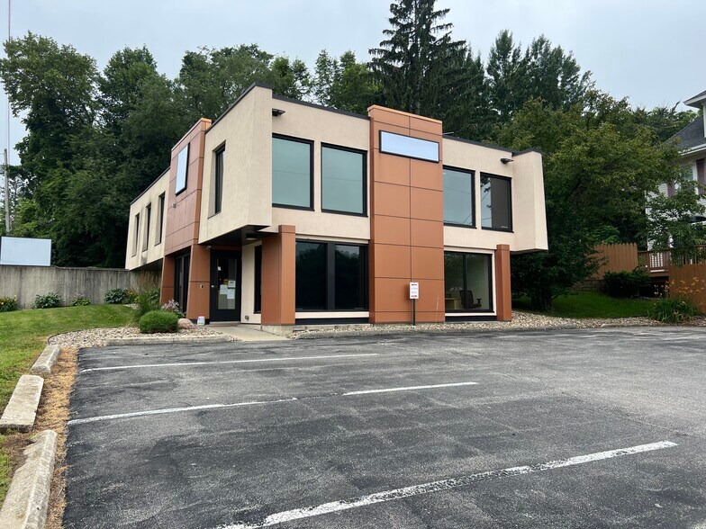 2109 S Broadway, Rochester, MN à vendre - Photo de l’immeuble – Image 1 sur 28
