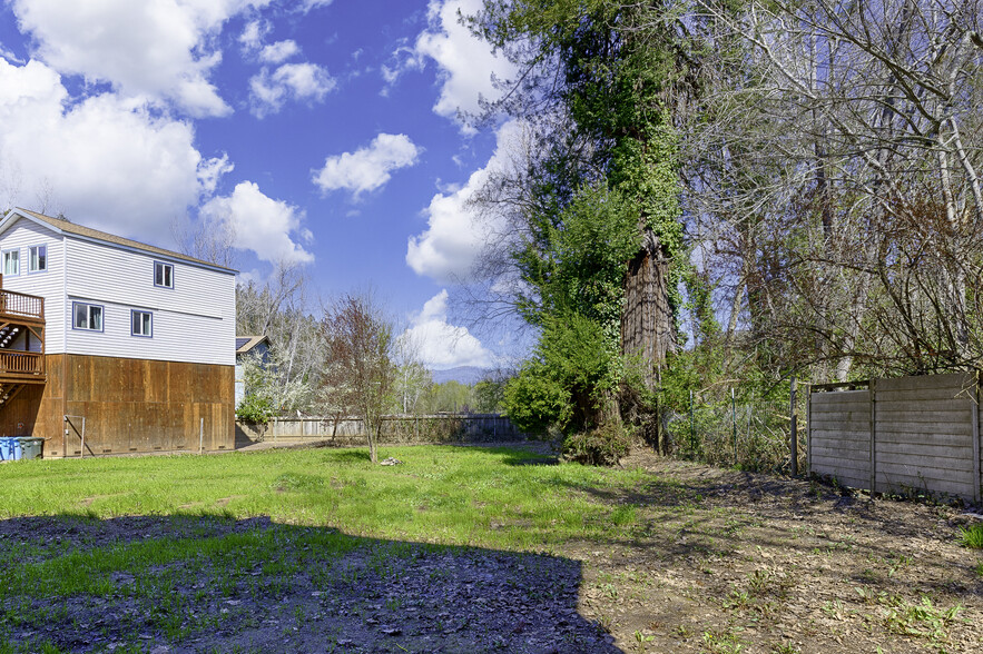 14293 Mill Ct, Guerneville, CA à vendre - Photo de l’immeuble – Image 3 sur 18