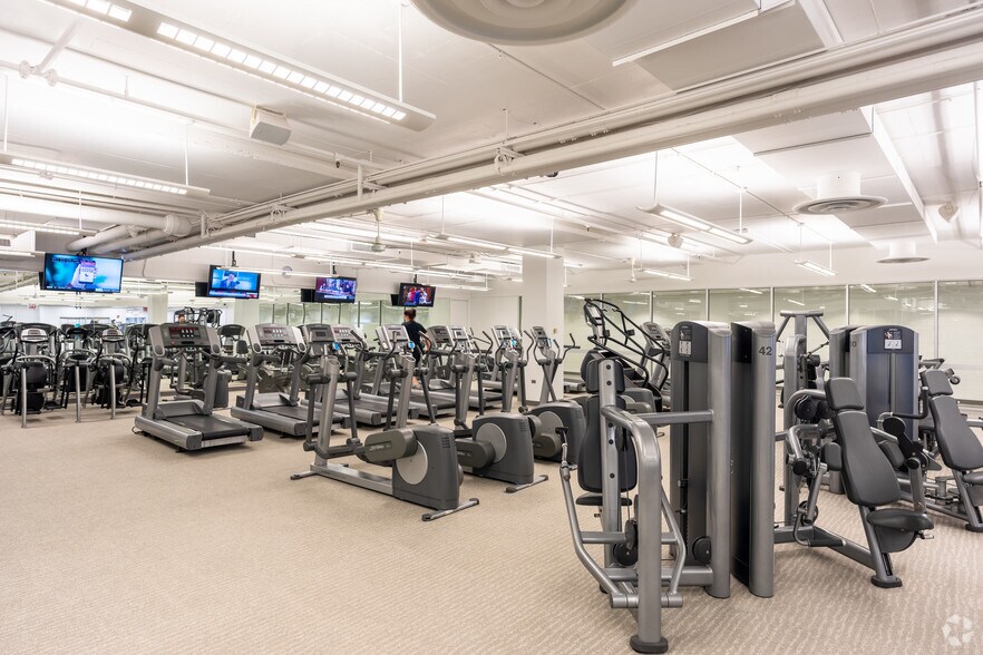 1475 E Woodfield Rd, Schaumburg, IL à louer - Photo intérieure – Image 2 sur 22