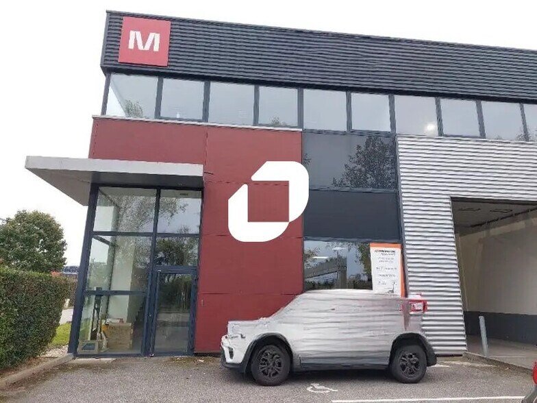 Local d’activités dans Élancourt à louer - Photo de l’immeuble – Image 2 sur 9