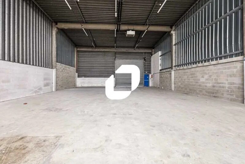 Local d’activités dans Aulnay-sous-Bois à louer - Photo de l’immeuble – Image 2 sur 26