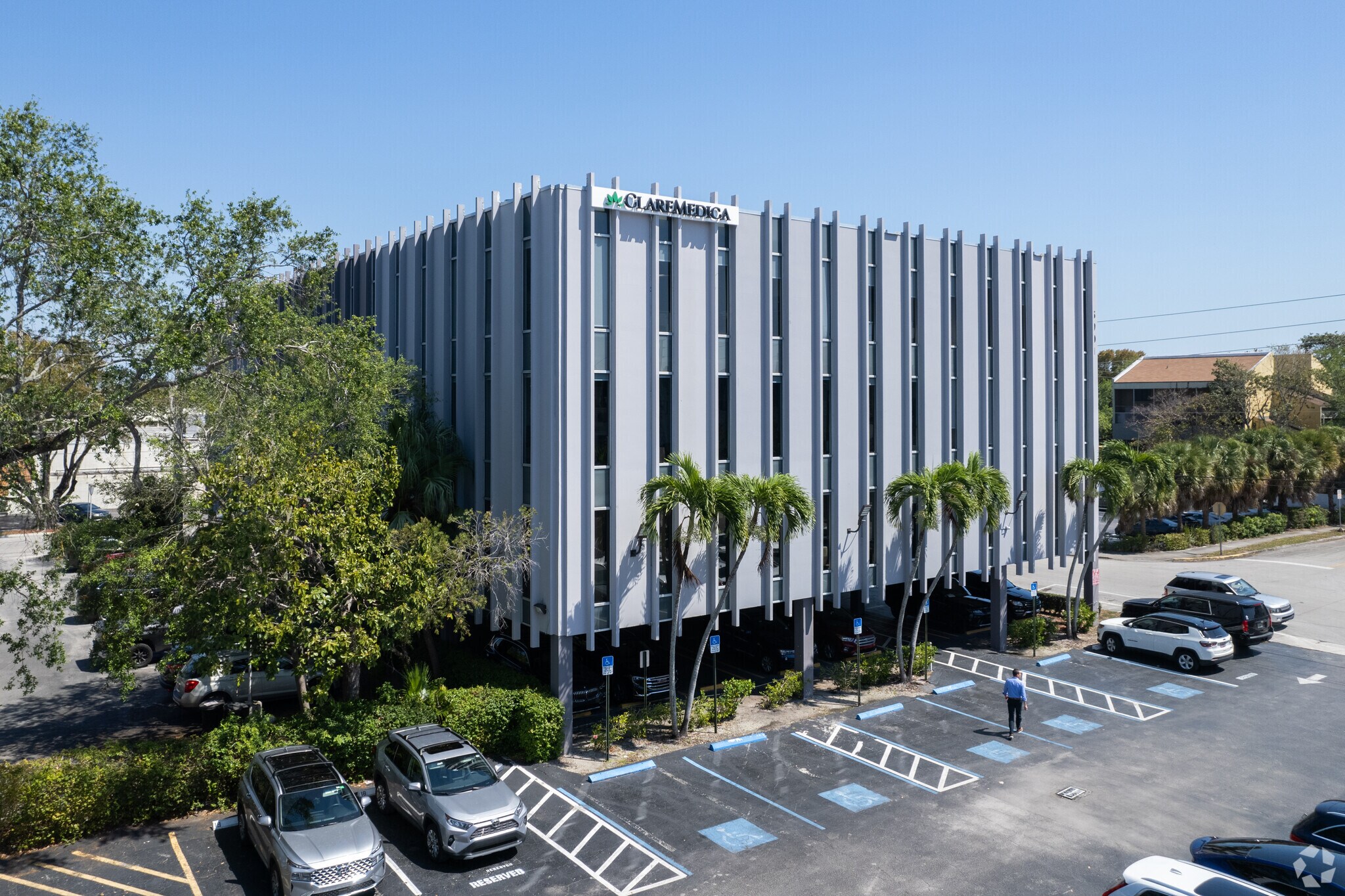 5901 Sw 74th St, Miami, FL à louer Photo de l’immeuble– Image 1 sur 12
