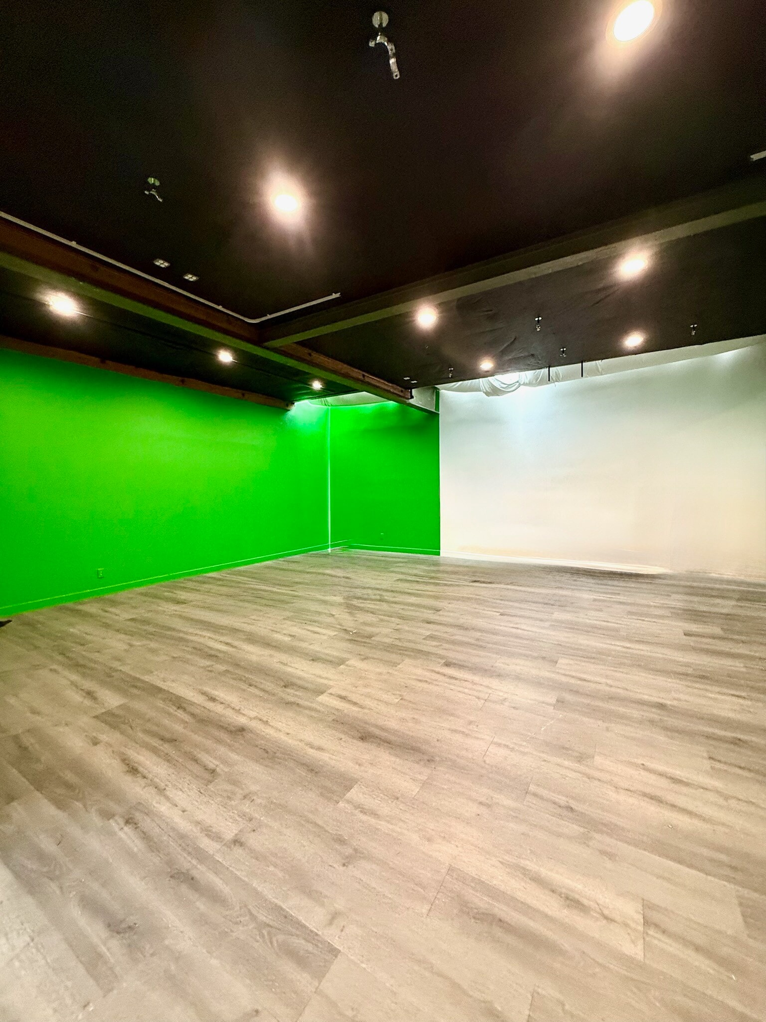 8721 W Sunset Blvd, West Hollywood, CA à louer Photo intérieure– Image 1 sur 1