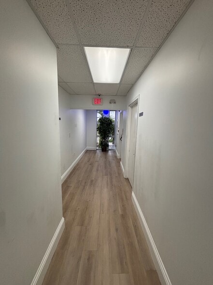 275 Commercial Blvd, Lauderdale By The Sea, FL à louer - Photo de l’immeuble – Image 3 sur 17