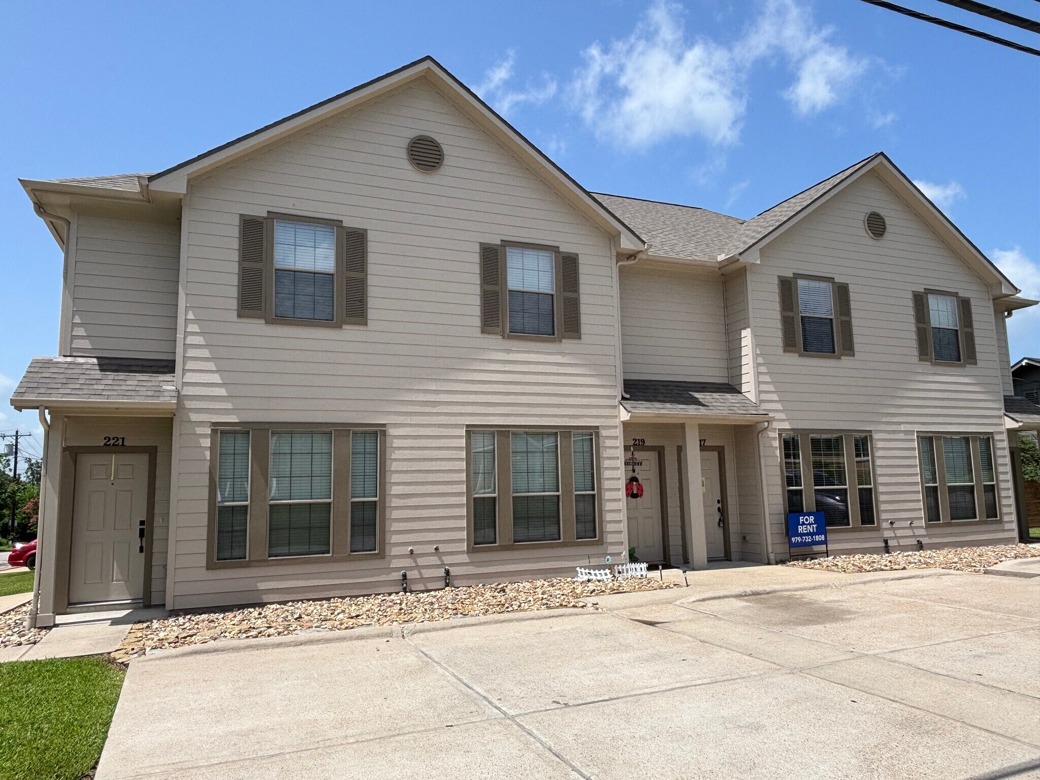 215 E Luhn St, Bellville, TX à vendre Photo principale– Image 1 sur 15