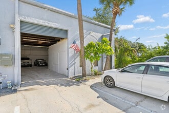 11999 N 49th St, Clearwater, FL à louer Photo de l’immeuble– Image 2 sur 8