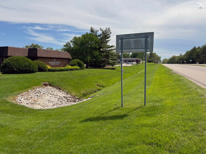 321 Wedgewood Sq, Columbia, IL à vendre - Photo de l’immeuble – Image 2 sur 25