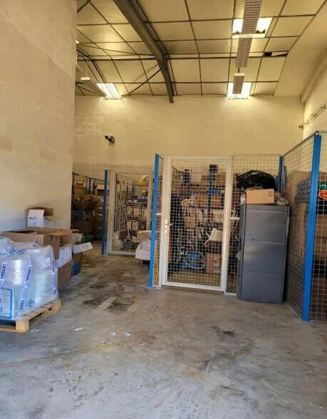 Local d’activités dans La Farlède à louer - Photo de l’immeuble – Image 2 sur 8