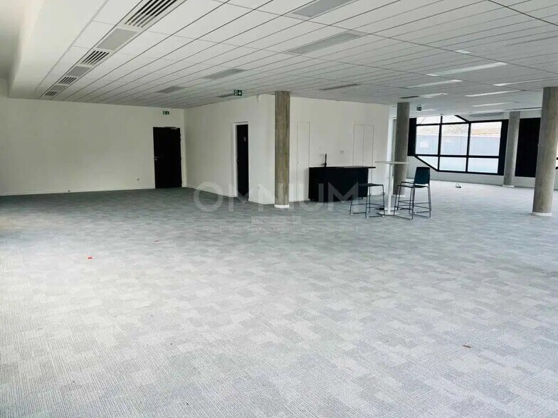 Bureau dans Champagne-au-Mont-d'Or à louer - Photo de l’immeuble – Image 3 sur 8