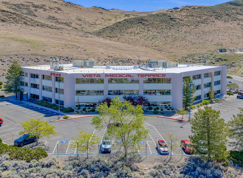 2345 E Prater Way, Sparks, NV à louer - Photo de l’immeuble – Image 2 sur 8