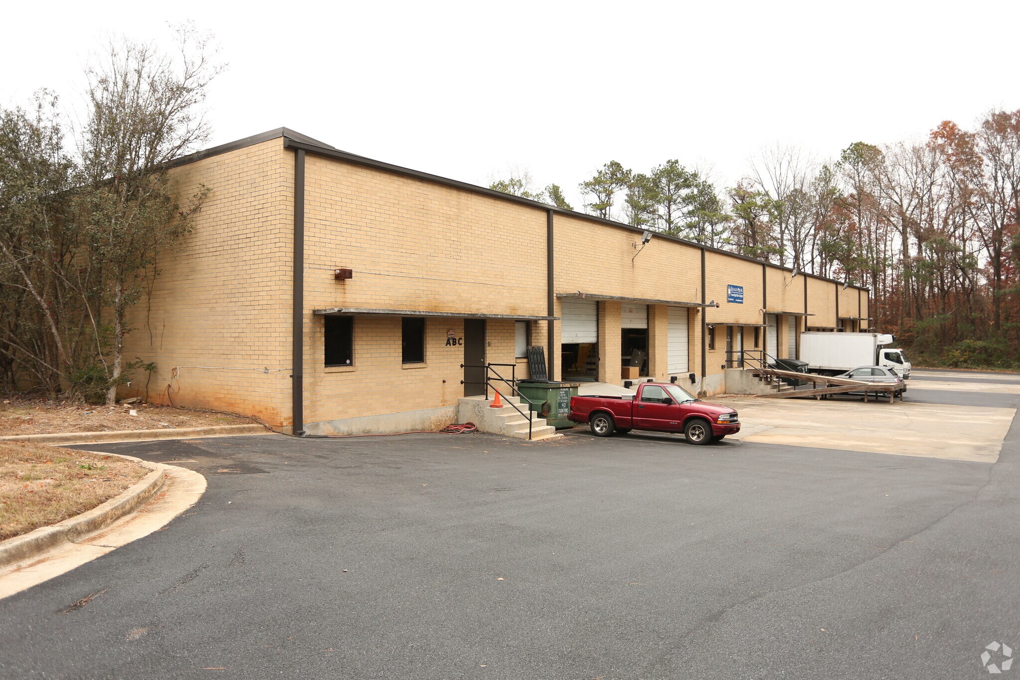 4820 Hammermill Rd, Tucker, GA à louer Photo principale– Image 1 sur 13