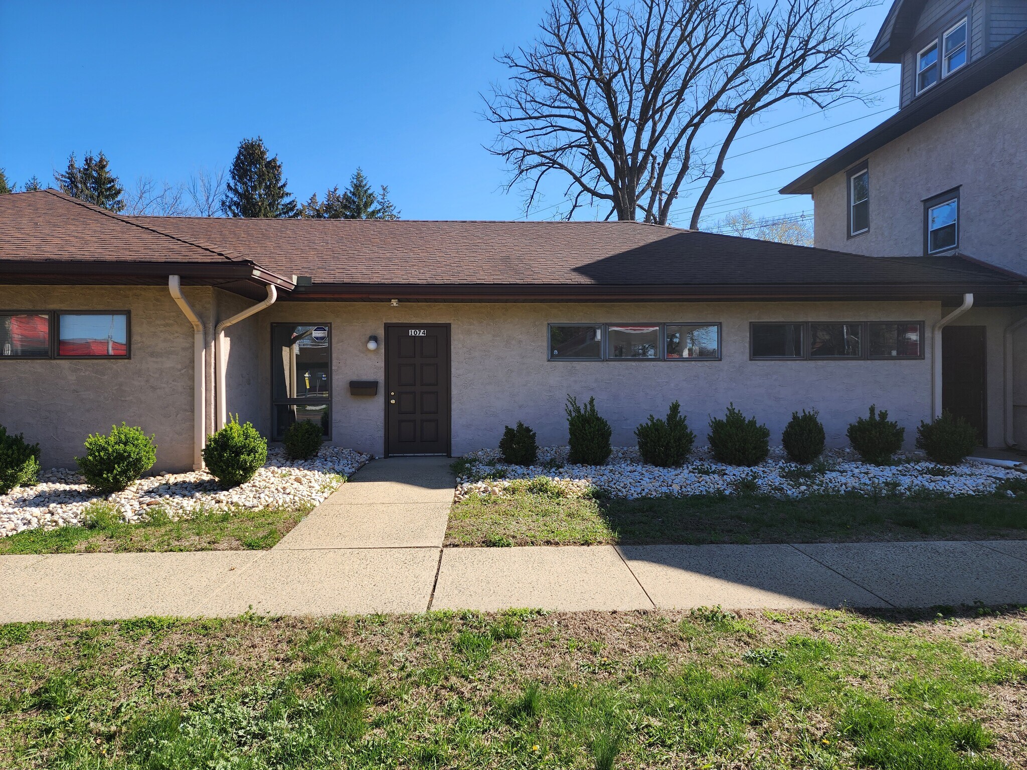 1074 Parkway Ave, Ewing, NJ à louer Photo de l’immeuble– Image 1 sur 3