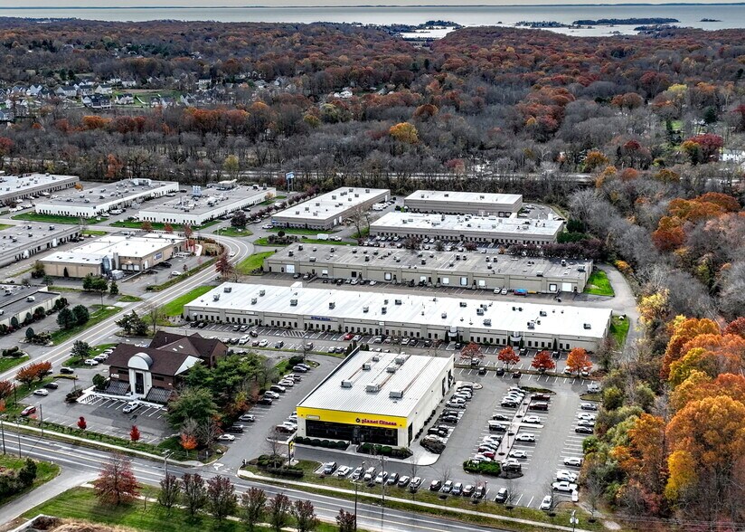 469 E Main St, Branford, CT à vendre - Photo de l’immeuble – Image 3 sur 10