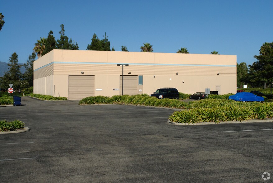 165 Castilian Dr, Goleta, CA à louer - Photo de l’immeuble – Image 3 sur 11
