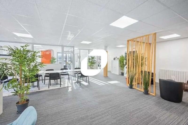 Bureau dans Montigny-le-Bretonneux à louer - Photo de l’immeuble – Image 1 sur 9
