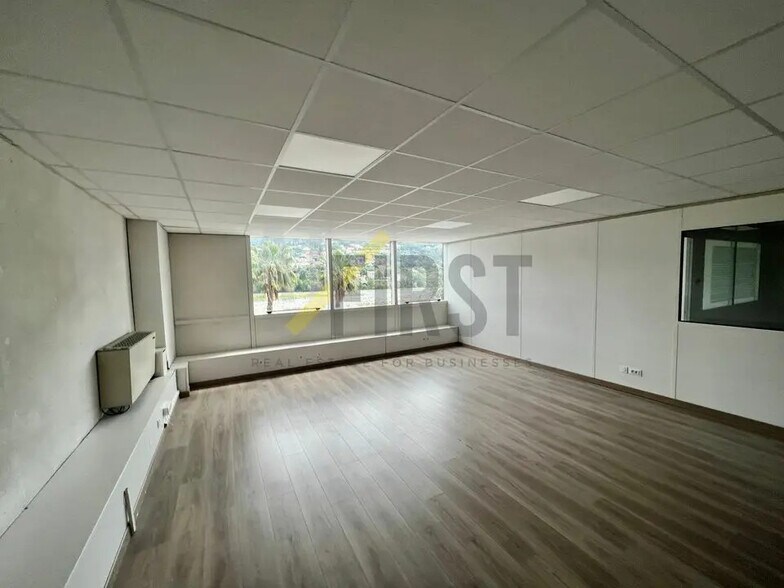 Bureau dans LE BROC à louer - Photo de l’immeuble – Image 3 sur 8