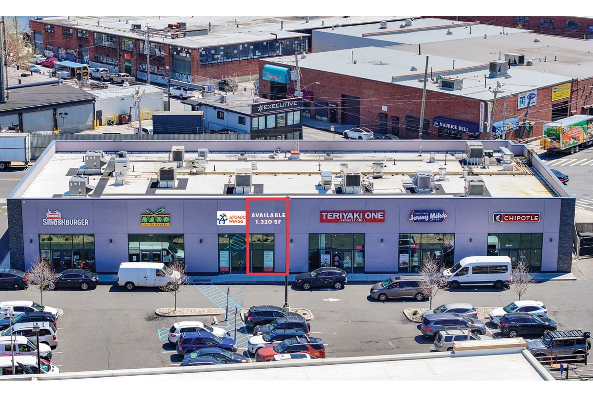 59-11 Maurice Ave, Maspeth, NY à louer Photo de l’immeuble– Image 1 sur 12