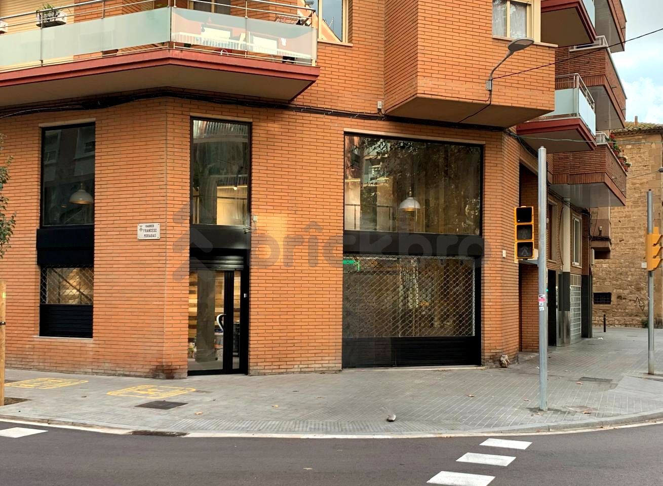 Local commercial dans L'Hospitalet de Llobregat, Barcelona à louer Photo de l’immeuble– Image 1 sur 22