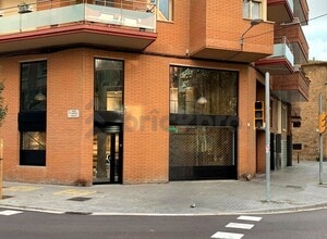 Local commercial dans L'Hospitalet de Llobregat, Barcelona à louer Photo de l’immeuble– Image 1 sur 22