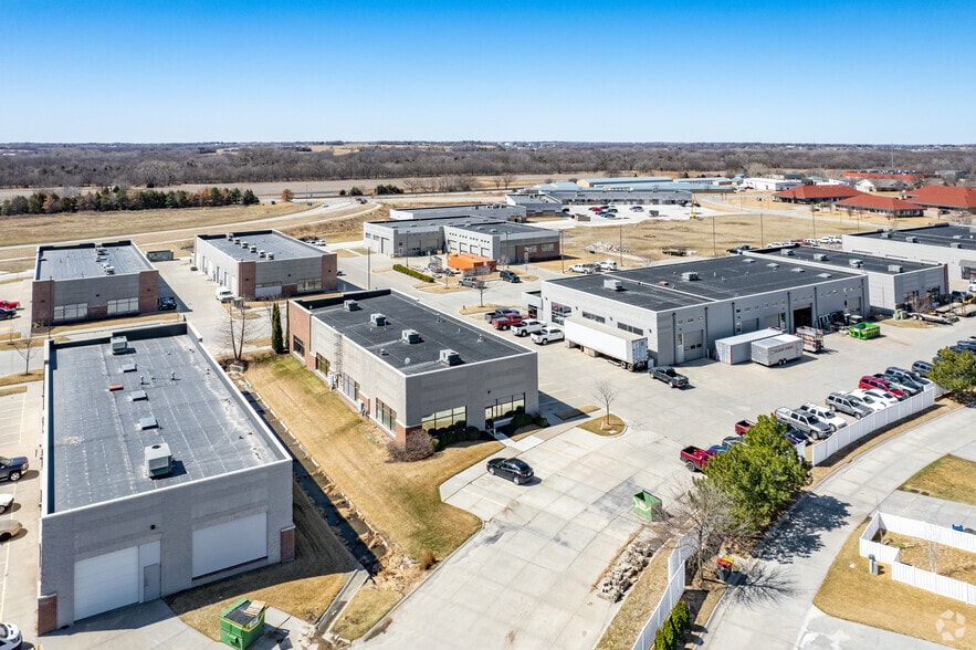 8300 Cody Dr, Lincoln, NE à louer - Photo de l’immeuble – Image 2 sur 4