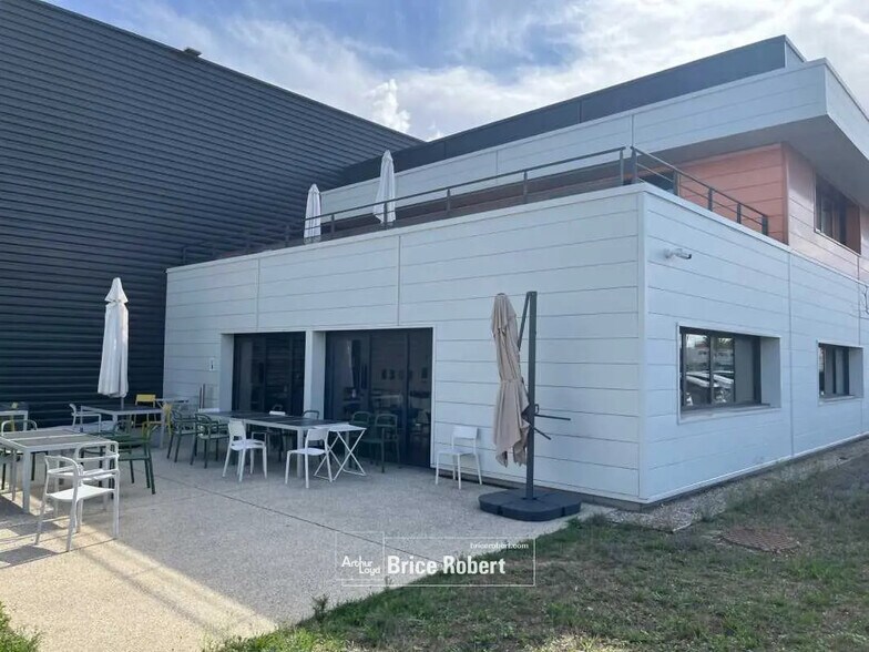 Local d’activités dans Jonage à louer - Photo de l’immeuble – Image 2 sur 4