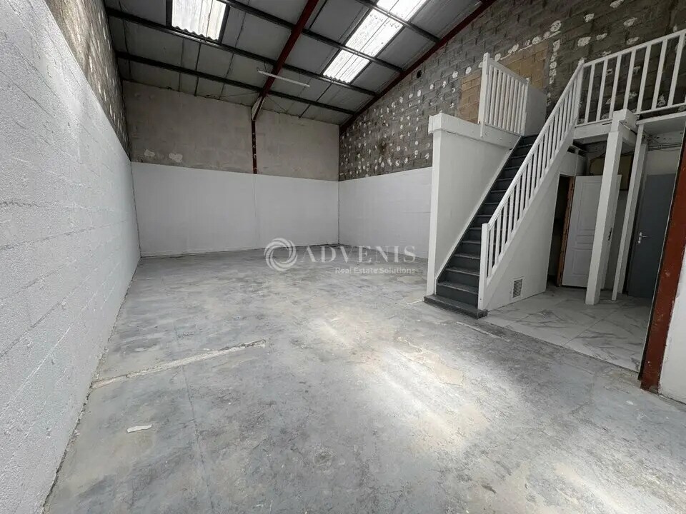 Local d’activités dans Lisses à louer Photo intérieure– Image 1 sur 5