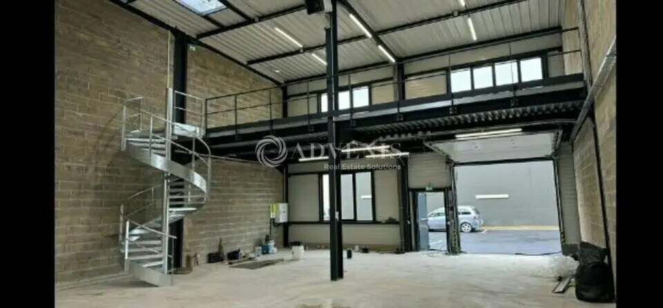 Local d'activités dans Nangis à vendre - Photo de l’immeuble – Image 2 sur 9