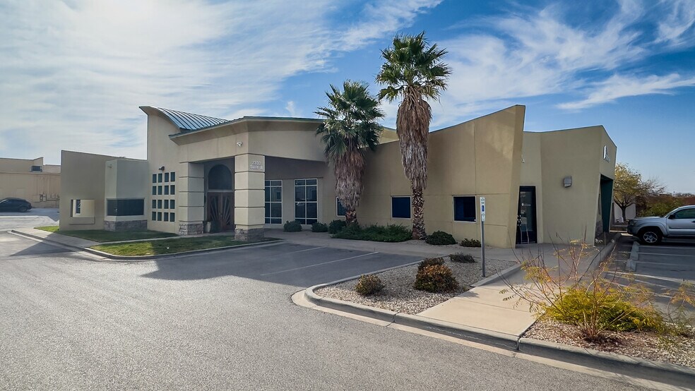 7332 Remcon Cir, El Paso, TX à vendre - Photo de l’immeuble – Image 1 sur 13