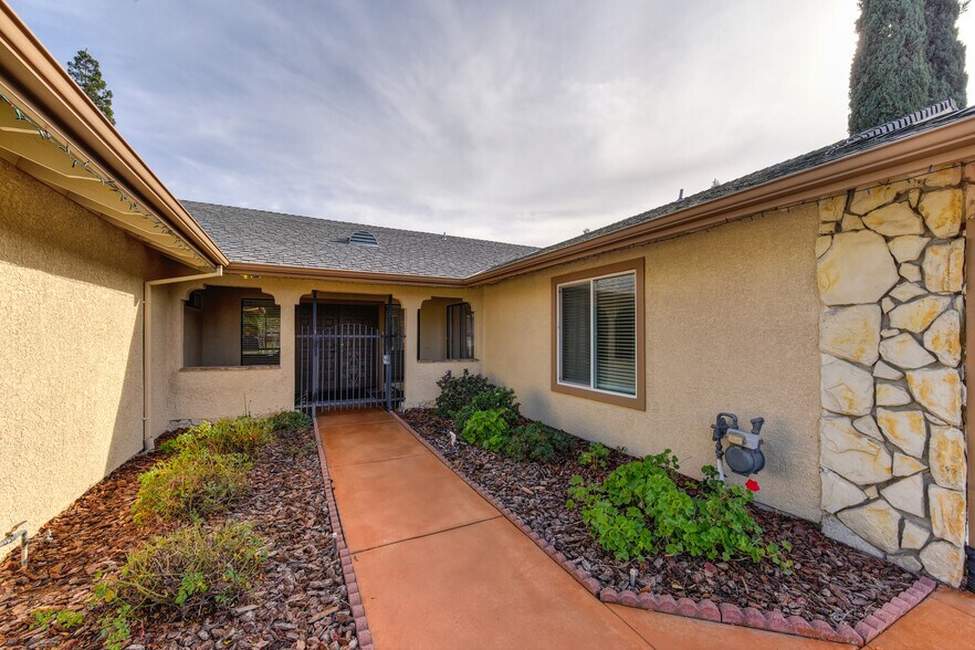 1419 Champion Oaks Dr, Roseville, CA à vendre - Photo de l’immeuble – Image 2 sur 14