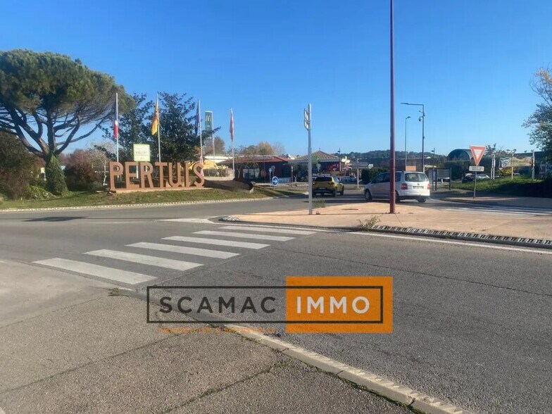 Local commercial dans Pertuis à louer - Photo de l’immeuble – Image 1 sur 3